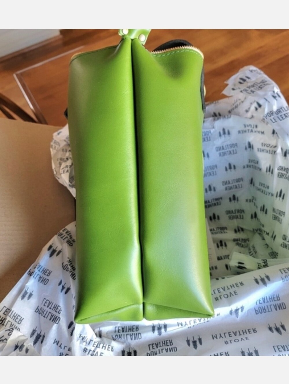 PORTLAND LEATHER GOODS PLG Green Apple Large Zippered Tote NEW - Picture 3 of 12